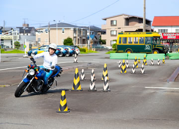 沼津 教習所 東部自動車学校 二輪 バイク スラローム